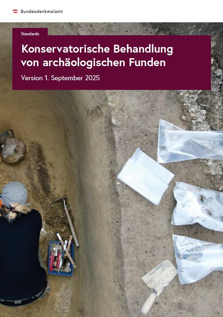 Cover der Publikation "Standards Konservatorische Behandlung von archäologischen Funden<br/>Version 1. September 2025"