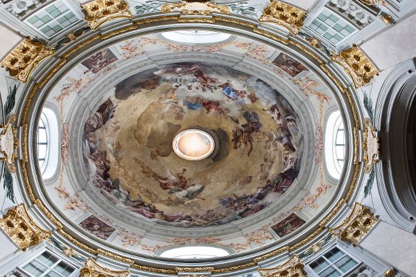 Kuppelfresko von Paul Troger in der Kajetanerkirche