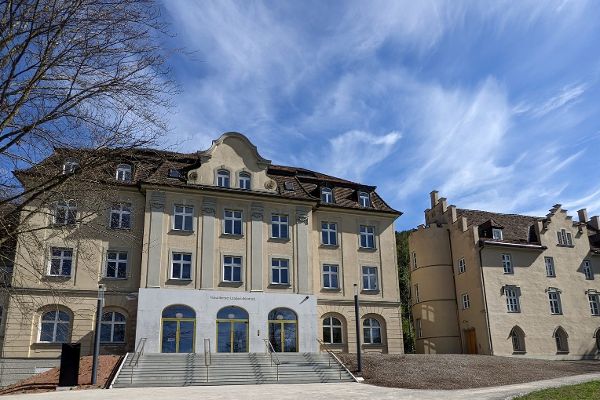 Außenansicht der Vorarlberger Landesbibliothek in Bregenz