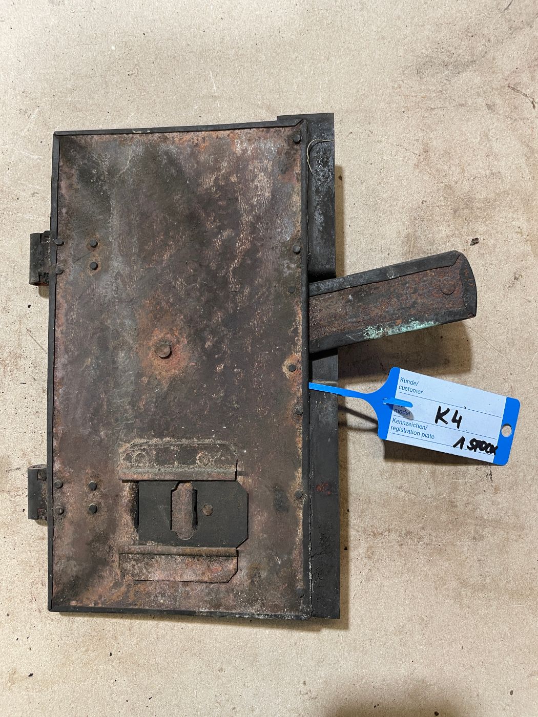 Ofentür Innenseite vor Restaurierung © Metallwerkstatt Reisinger