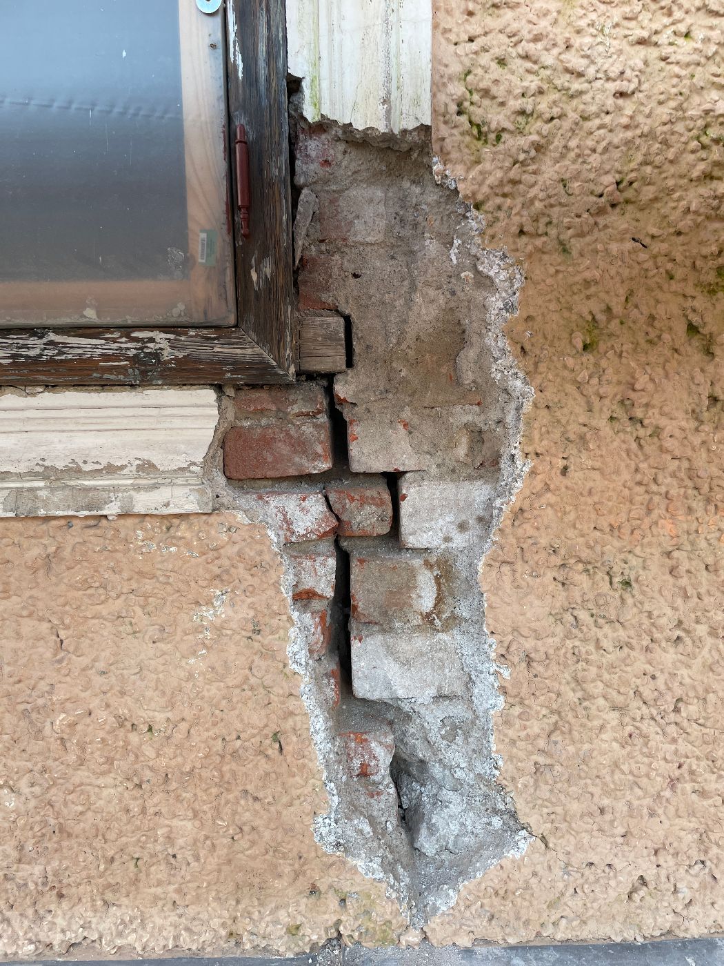 Bild von Fenster außen statische Konsolidierung