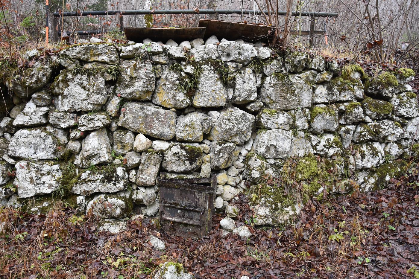 Blick auf ein Mauerkwerk aus Stein
