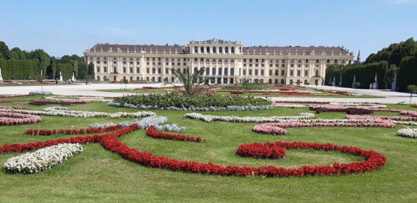 Ansicht Schloss mit Parkanlage