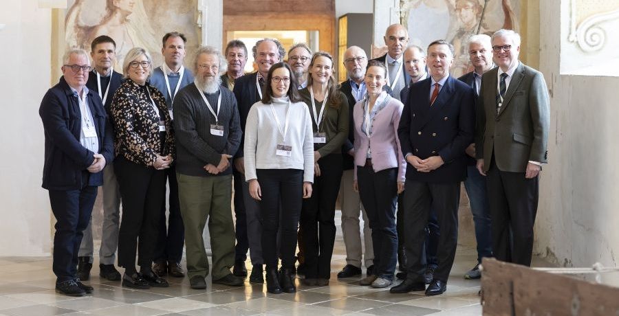 Gruppenfoto der Vortragenden des Fachgesprächs "historische Ziegeldächer"