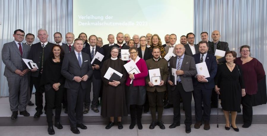 Gruppenfoto zur Verleihung der Denkmalschutzmedaille 2023