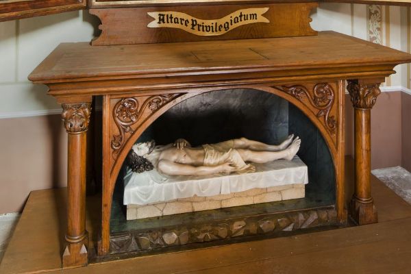 liegende Christusfigur