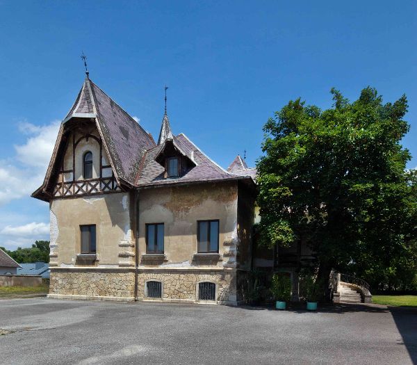 Rückansicht der Villa Schreder in Gattendorf, Zustand vor der Restaurierung