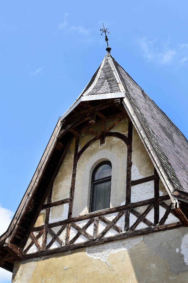 Villa Schreder in Gattendorf, Detail eines Fachwerkgiebels