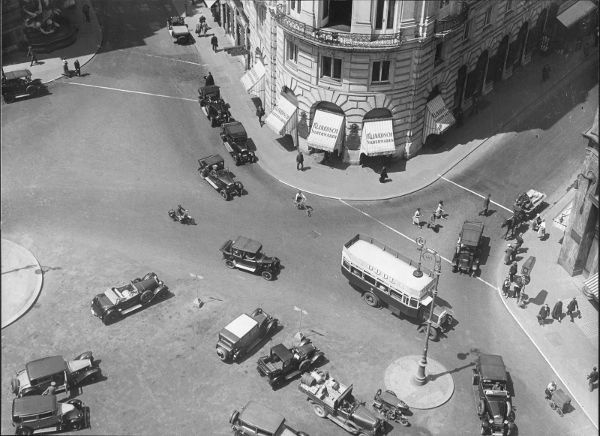 Der erste Kreisverkehr in Wien auf dem Michaelerplatz