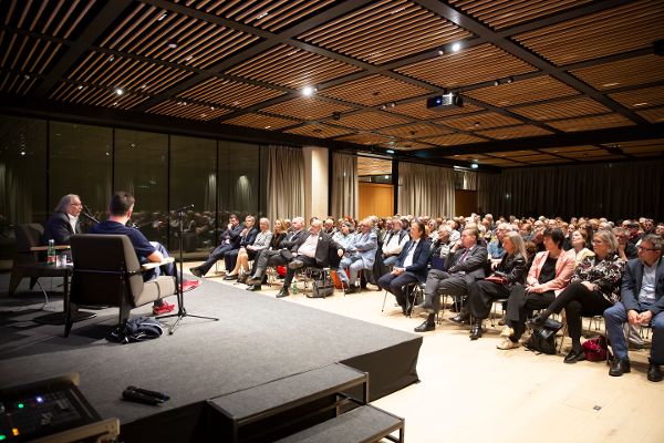 Blick in den Festsaal des Wien Museums am Karlsplatz bei der Festveranstaltung für den ehemaligen Landeskonservator für Wien des Bundesdenkmalamtes, Friedrich Dahm