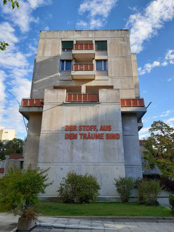 Außenansicht der Terrassenhaussiedlung in Graz