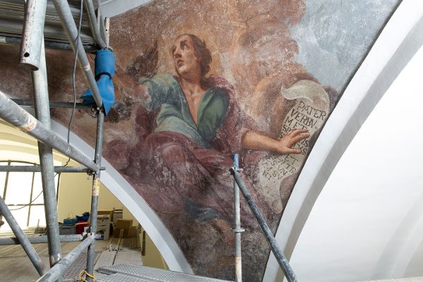 Freilegung der Fresken im Chorraum in der Alserkirche, 1080 Wien