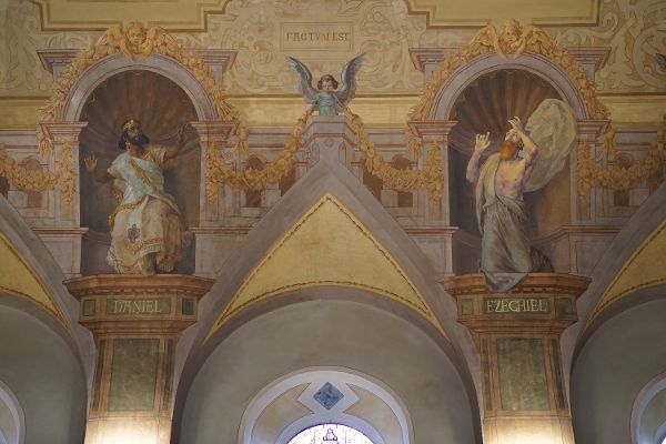 Pfarrkirche Arzl im Pitztal - Prophetendarstellungen von Emanuel Raffeiner auf der Südseite. Zustand nach Restaurierung.