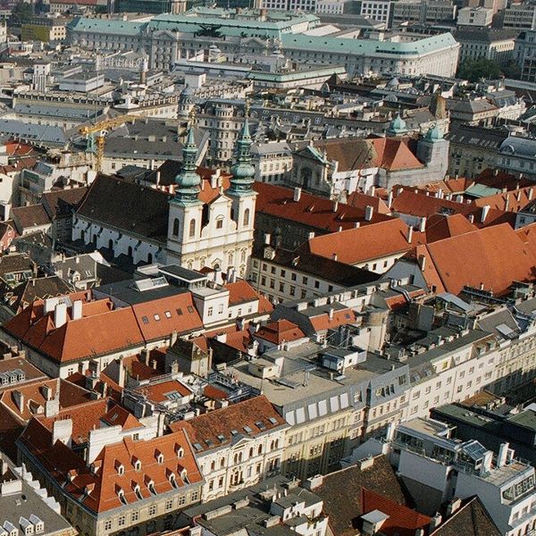 Dachlandschaft um 2007 - Blick von St. Stephan Richtung Osten auf die Alte Universität