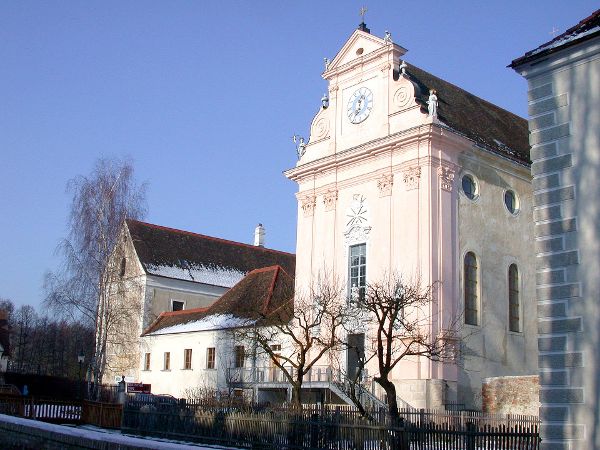 Außenansicht der Klosterkirche der Kartause Mauerbach